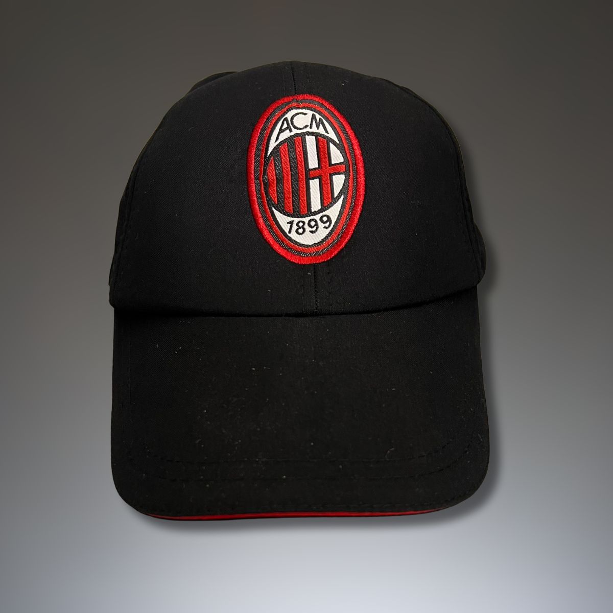 Șapcă cu emblema Milan, Negru