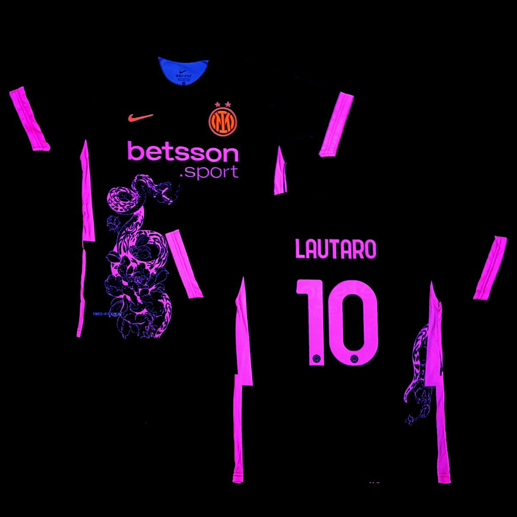 Tricou de fotbal fluorescent pentru bărbați Inter, Lautaro. Ediție neon roz șarpe